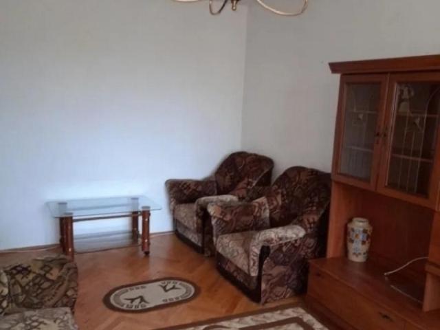 Apartament cu 2 camere zona Alexandru cel Bun Piata Voievozilor