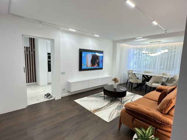 Apartament cu 2 camere, zona Balcescu