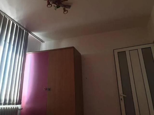 Apartament cu 2 camere zona Podu Ros Liceul Emil Racovita
