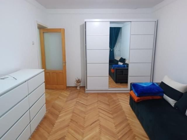 Apartament cu 2 camere zona Podu Ros Piata Nicolina