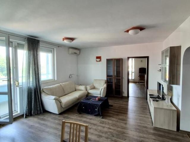Apartament cu 2 camere 65 mp + 35 mp terasa si balconul + 2 locuri de parcare