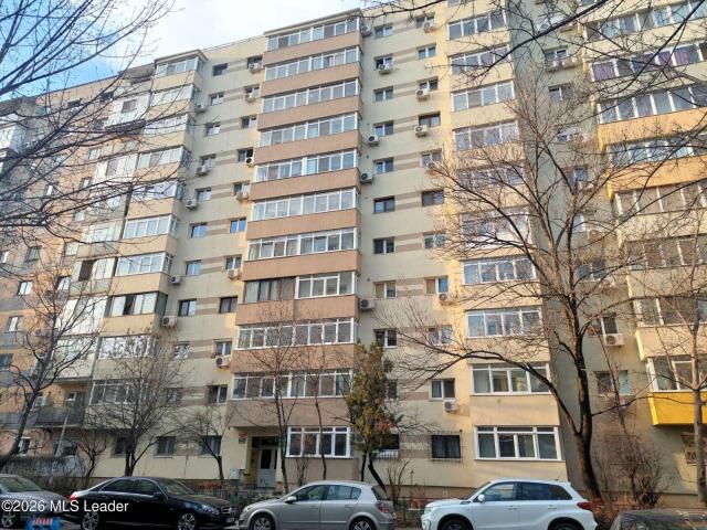 Apartament cu 3 camere mobilate si utilate in bloc izolat