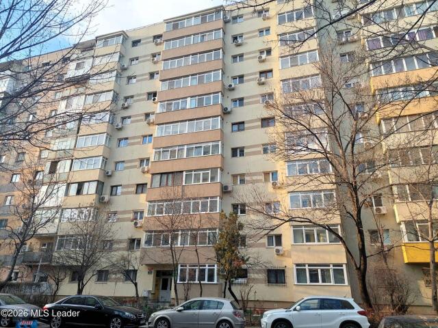 apartament cu 3 camere mobilate si utilate in bloc izolat