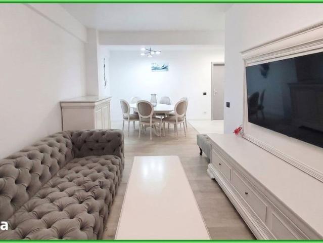 Apartament cu 3 camere modern de închiriat, cartier Albert, ECX71314