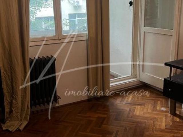Apartament cu 3 camere Aleea Costinesti, necesita renovare
