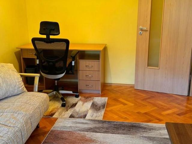 Apartament cu 3 camere, balcon și aer condiționat