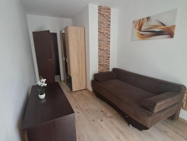 Apartament cu 3 camere, balcon, parter, 500 EUR