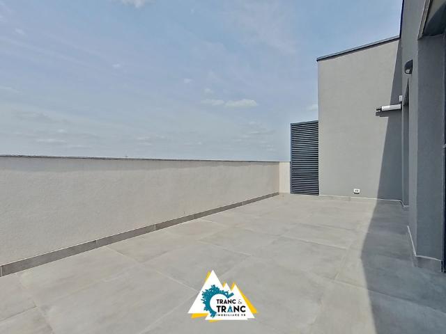 Apartament cu 3 camere, cu terasă spectaculoasă, in Giarmata Vii