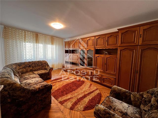 Apartament cu 3 camere, centrala proprie, zona Soarelui