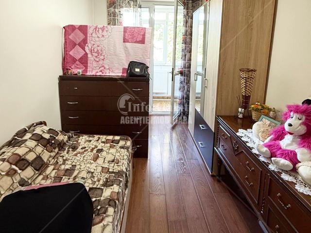 Apartament cu 3 camere | CENTRU, zona: Fata pe Valuri | Etaj 3 |