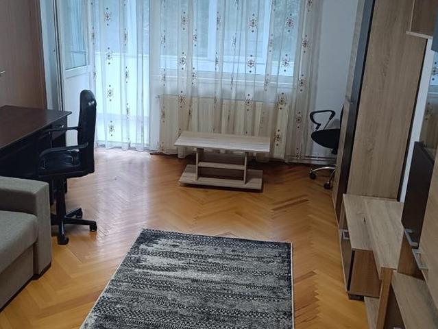 Apartament cu 3 camere, Cornisa