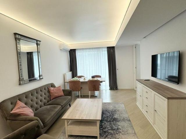 Apartament cu 3 camere de închiriat