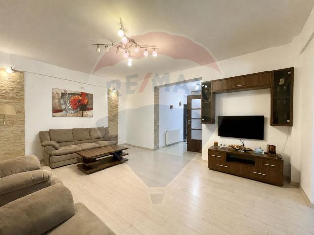 apartament cu 3 camere de închiriat