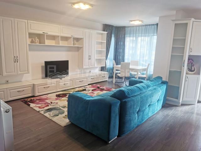 Apartament cu 3 camere de închiriat