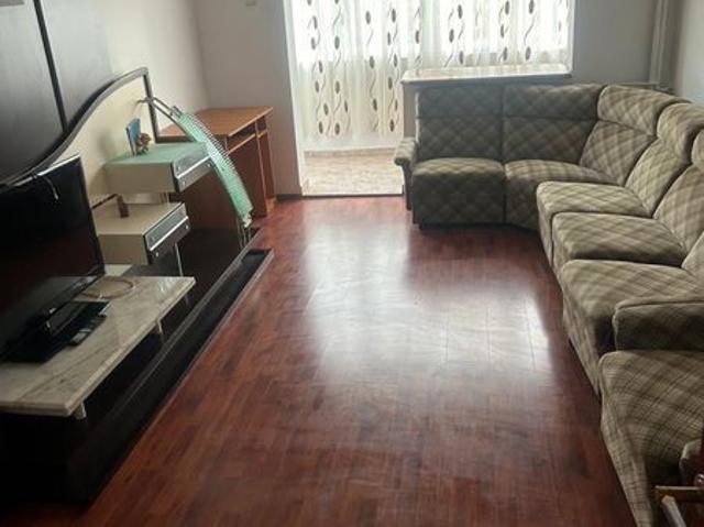 Apartament cu 3 camere de inchiriat