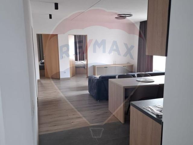 Apartament cu 3 camere de închiriat
