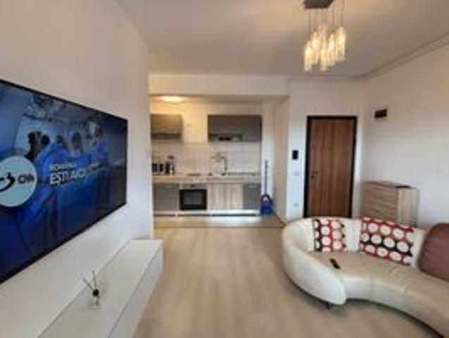 Apartament cu 3 camere de închiriat