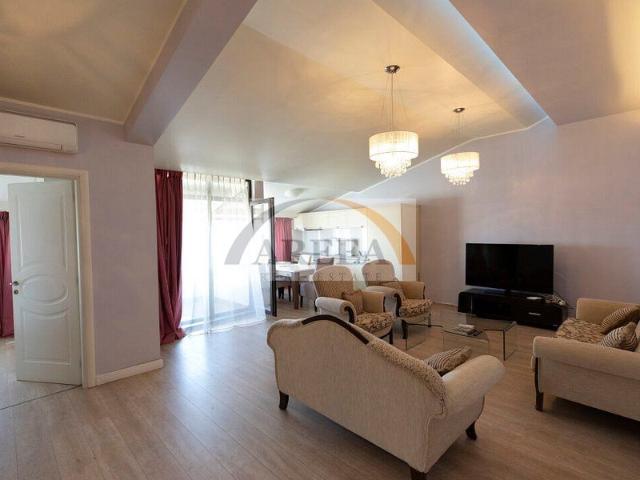 Apartament cu 3 camere de închiriat