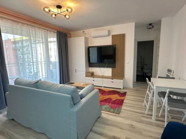 Apartament cu 3 camere de închiriat