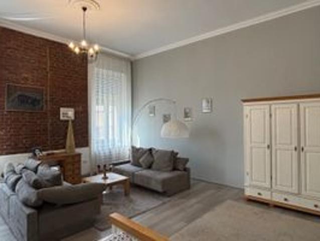 Apartament cu 3 camere de închiriat