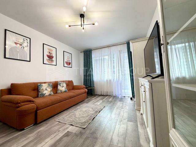 Apartament cu 3 camere de închiriat
