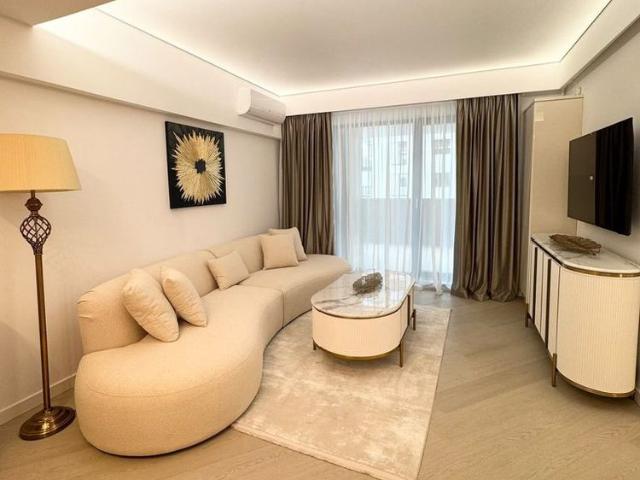 Apartament cu 3 camere de închiriat