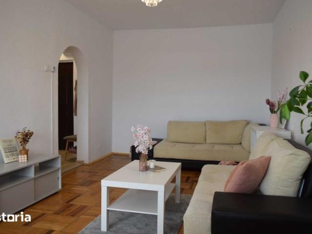 Apartament cu 3 camere de inchiriat