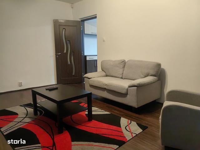 Apartament cu 3 camere de închiriat