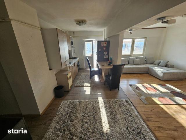 Apartament cu 3 camere de inchiriat