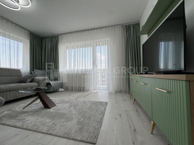 Apartament cu 3 camere de închiriat