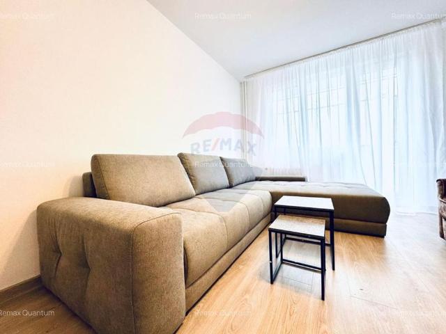 Apartament cu 3 camere de închiriat