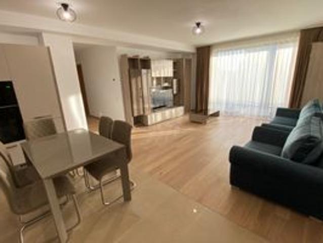 Apartament cu 3 camere de închiriat