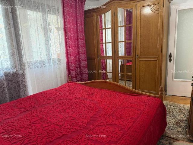 apartament cu 3 camere de inchiriat