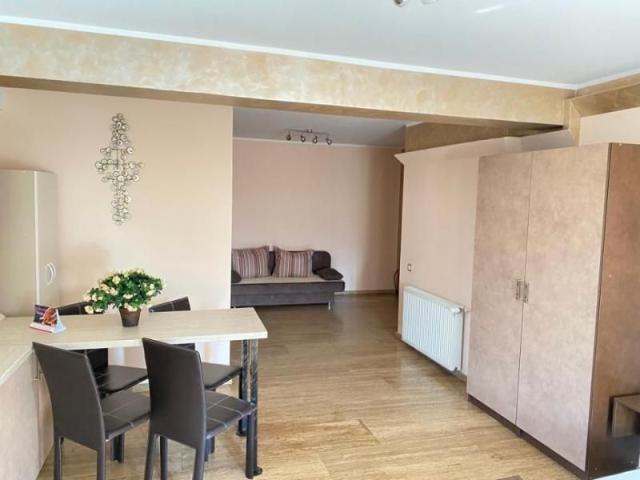 Apartament cu 3 camere de inchiriat, zona de Vest!