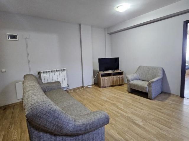Apartament cu 3 camere de inchiriat zona Iosia!Se acc.echipe muncitori