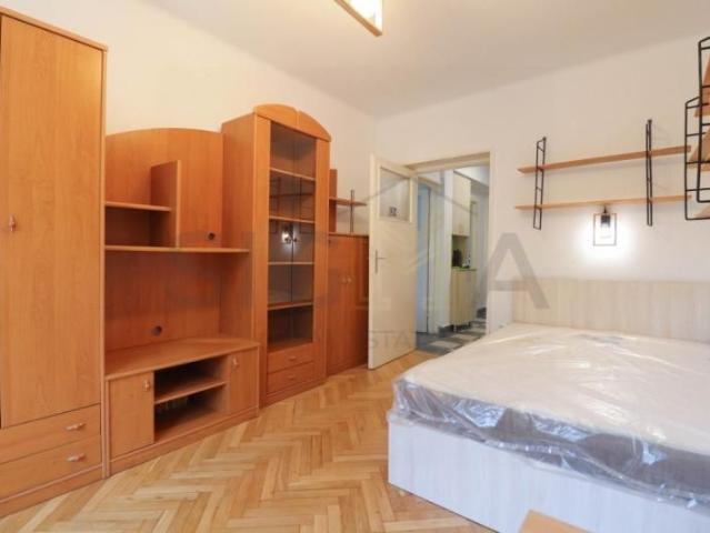 Apartament cu 3 camere de inchiriat, zona UMF!