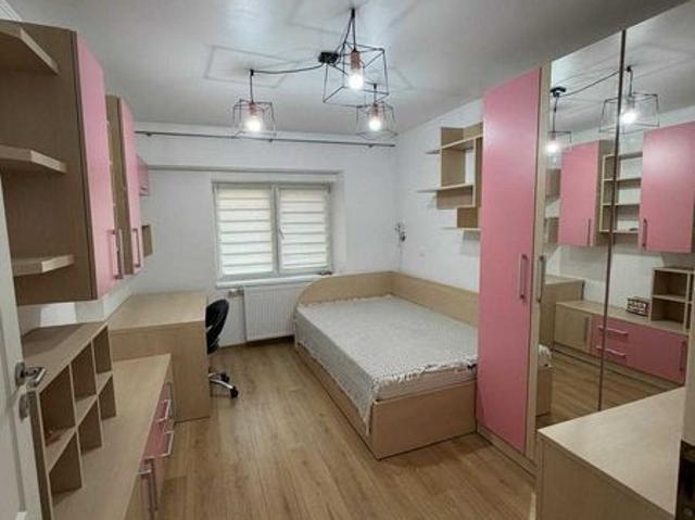 Apartament cu 3 camere de inchiriat, etaj 4 din 8 cu lift