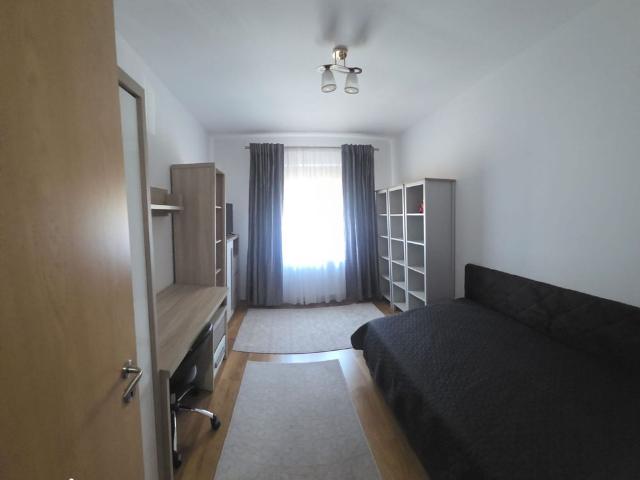 Apartament cu 3 camere de închiriat în Torontalului
