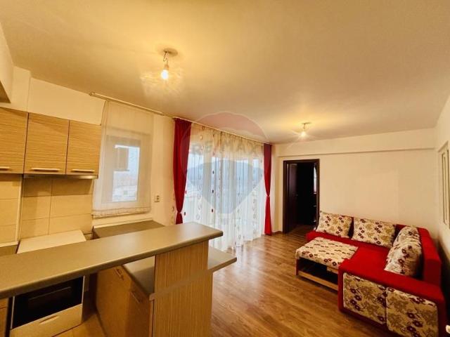 Apartament cu 3 camere de inchiriat in zona Nufarul