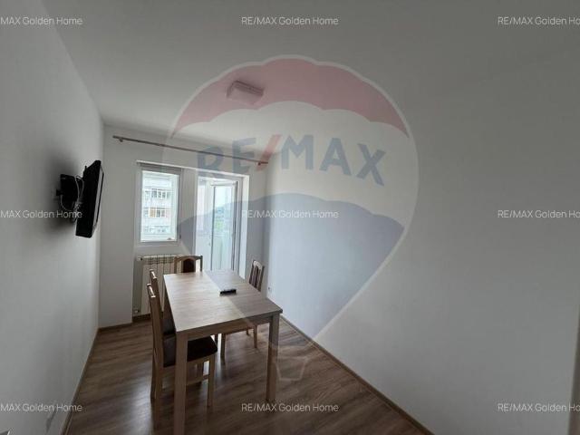 Apartament cu 3 camere de închiriat în zona Central