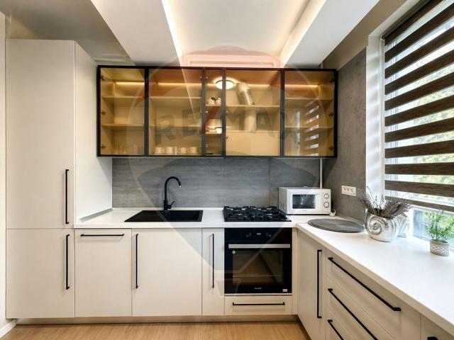 apartament cu 3 camere de închiriat în zona central