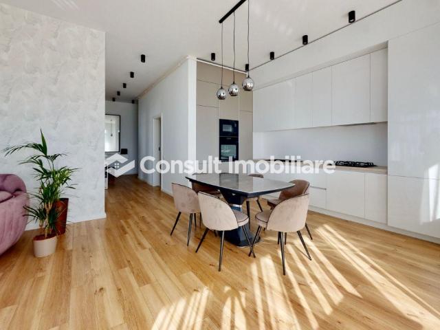 Apartament cu 3 camere de închiriat în zona centrală | Panorama superba! Consult Imobiliare