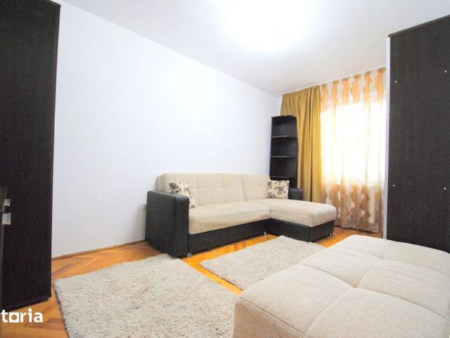 Apartament cu 3 camere de închiriat în zona Complex Studentesc