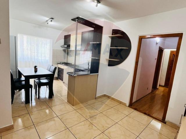 apartament cu 3 camere de închiriat în zona decebal