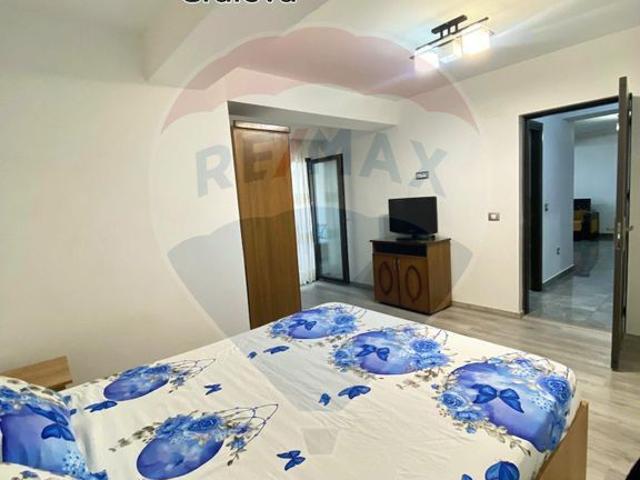 Apartament cu 3 camere de închiriat în zona George Enescu