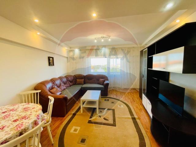 apartament cu 3 camere de închiriat în zona turnisor