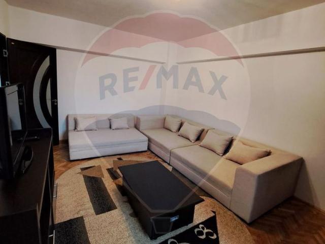 Apartament cu 3 camere de închiriat în zona Ultracentral