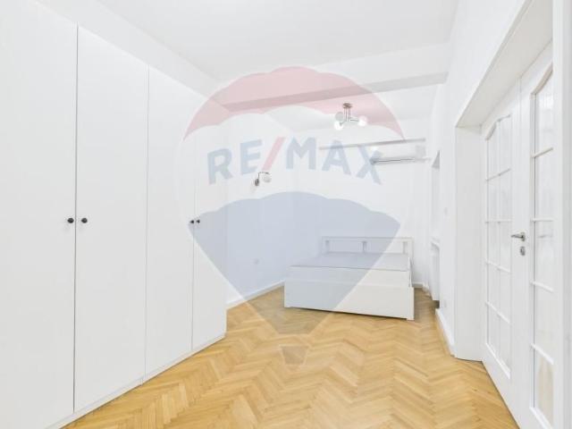 Apartament cu 3 camere de inchiriat in zona Universitate