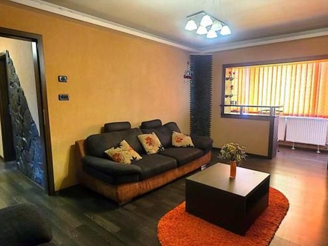 Apartament cu 3 camere de inchiriat in Arad, zona Aradul Nou