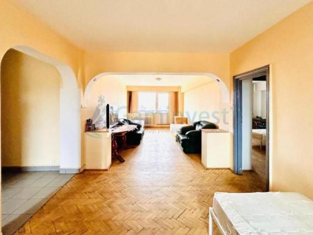 Apartament cu 3 camere de inchiriat in Oradea, Bulevardul Decebal